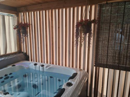 a bathroom with a bath tub in a room at Annika Mar in Selce