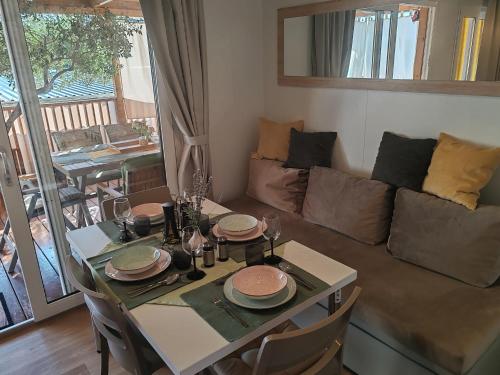 a living room with a table and a couch at Annika Mar in Selce