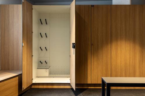 a walk in closet with shoes in it at Un diamante de montaña l A Pie De Pistas - Gimnasio - Sauna - Piscina l 8Pax l by BonesVacances in El Tarter