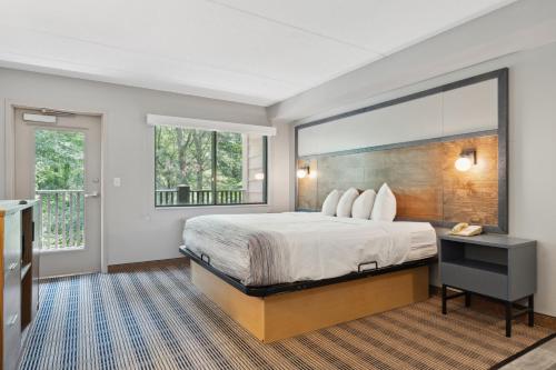 a hotel room with a bed and a window at AmericInn by Wyndham Wisconsin Dells in Wisconsin Dells