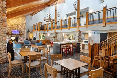 a restaurant with tables and chairs and a bar at AmericInn by Wyndham Wisconsin Dells in Wisconsin Dells