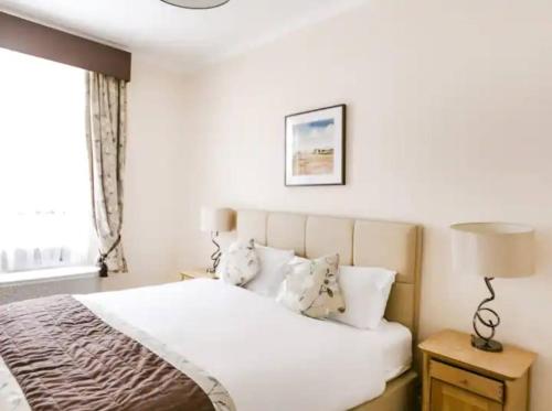 Postel nebo postele na pokoji v ubytování London Guest Room