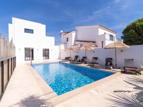 Villa Contemporaine avec Piscine à Empuriabrava