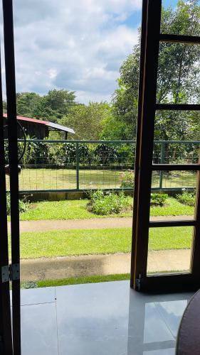 a view of a field from a window at Casa Bella Vista Hermosa casa entre las Montanas piso 2 in Birrí