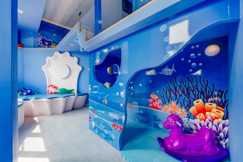 a childrens bathroom with a blue ocean themed wall at Happiness Romantic B&B in Donggang