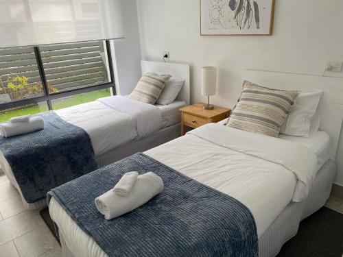 a bedroom with two beds and a window at 16 King Street in Myrtleford