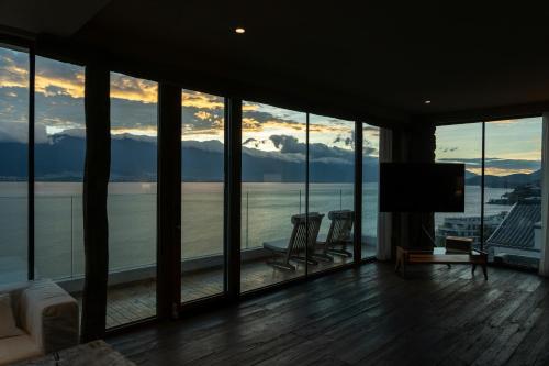 a living room with a view of the ocean at 慢境Slow Land半山海景花园酒店 in Dali
