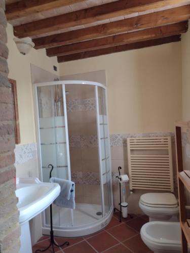 Ένα μπάνιο στο Le Pergoline B&B