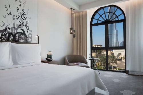 En eller flere senge i et værelse på The Heritage Hotel, Autograph Collection, Downtown Dubai