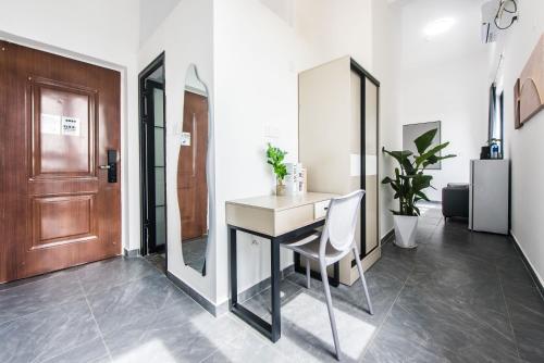 Φωτογραφία από το άλμπουμ του WESU Apartment - Shenzhen Longhua Dalang Fashion Dalang Town Branch στο Σενζέν