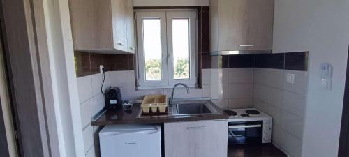 Dapur atau dapur kecil di Makis House