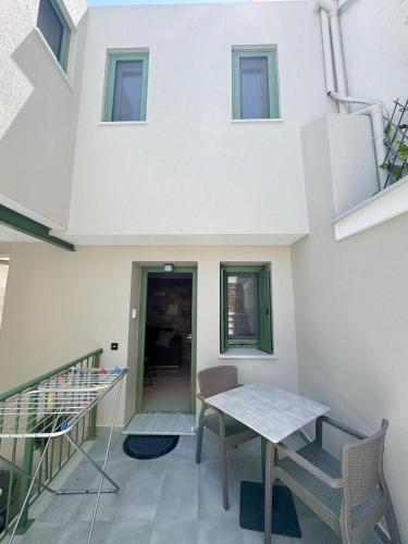 Art gray maisonette