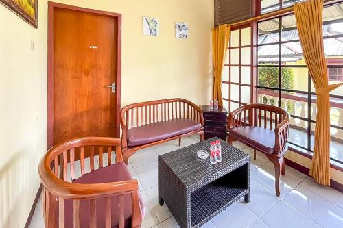 Гостиная зона в Hotel Shanty Mitra RedDoorz
