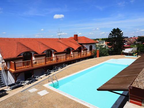 Bazén v ubytování Resort Zajíci ze Zaječí nebo v jeho okolí