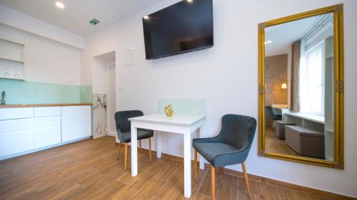 Split Central Luxury Studios 2