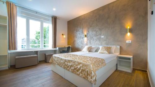 Split Central Luxury Studios 2