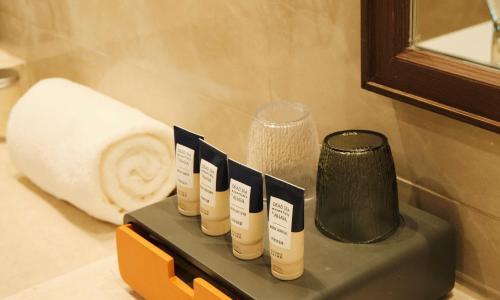 a row of electric toothbrushes on a shelf in a bathroom at MonMonBoutique Hotel in Thakho