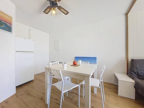 Photo de la galerie de l'établissement S-Lac 01-Soustons Appartement 4 personnes dans résidence au bord du lac marin, à Soustons