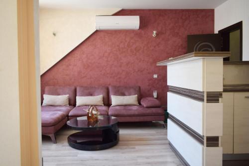 Posezení v ubytování Apartment with 2 Bedrooms and Parking Near the Beach