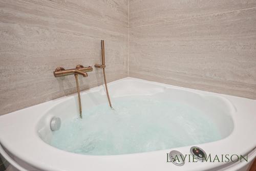 Lavie Maison Central & Hot Tub