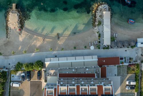 an overhead view of a building next to a beach at Hotel Aria in Podstrana
