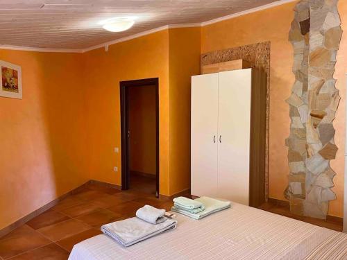 a bedroom with a bed with two towels on it at Appartamento vista mare in Centro Storico in Scalea