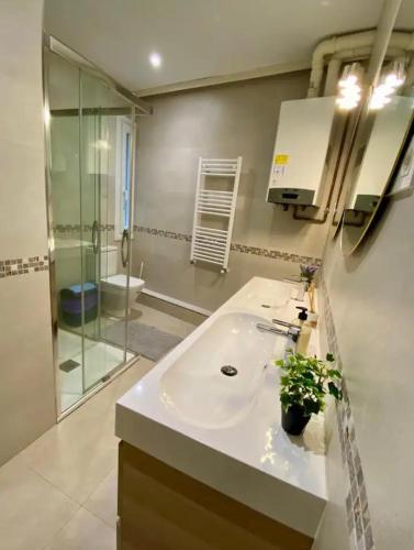 HabitacióN en apartamento con zonas comunes compartida HP