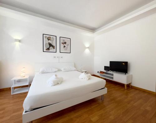 Golden Essence Apartment - terrace & metro