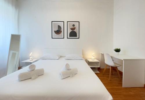 Golden Essence Apartment - terrace & metro