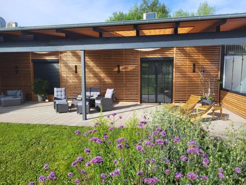 Hainberg-Loft mit Gartensaunaにある庭