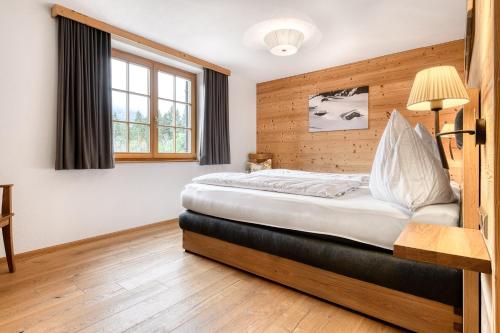 Ένα ή περισσότερα κρεβάτια σε δωμάτιο στο Chalet Tschengla