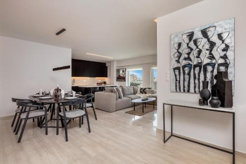 Elegant and Central 3BR in Glyfada