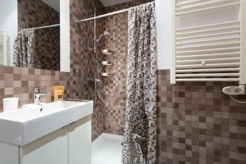 Urban Stay near Sagrada Familia - Gaudí District Apartment
