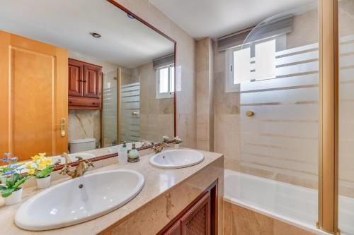 VB Quilla 3BR Duplex w Sea Views