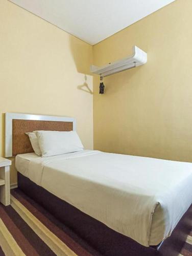 a bedroom with a large white bed in a room at First Residence Hotel Kemaman in Cukai