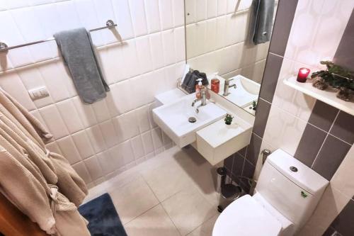 Kúpeľňa v ubytovaní Lovely Cozy Condo In Trendy Fun Neighborhood