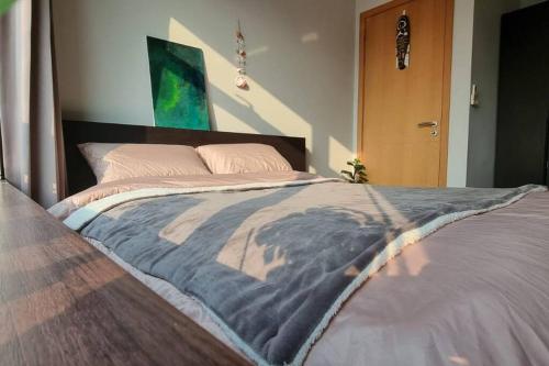 Posteľ alebo postele v izbe v ubytovaní Lovely Cozy Condo In Trendy Fun Neighborhood