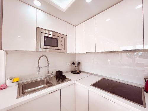 Ocean View! Parque Las Americas! Heated Pool, AC! LA05
