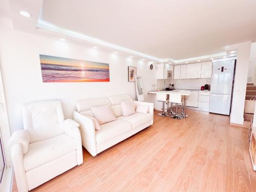 Ocean View! Parque Las Americas! Heated Pool, AC! LA05