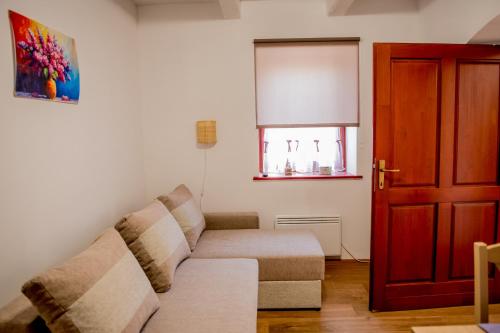 a living room with a couch and a window at Orgona Vendégház Golop in Golop