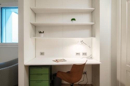 a desk with a chair and a lamp at The Art House - by MyHomeInComo in Cernobbio