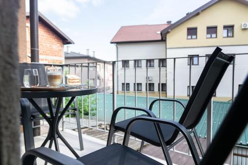 a balcony with a table and chairs and a pool at Apartman Sara in Bihać