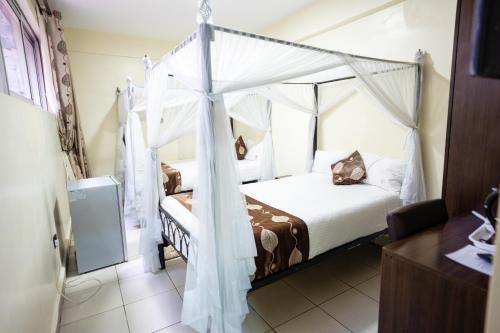 Postel nebo postele na pokoji v ubytování Hadassah Hotel