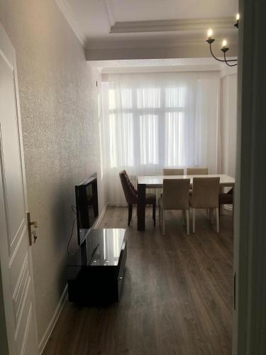 Μια τηλεόραση ή/και κέντρο ψυχαγωγίας στο 3 room apartment