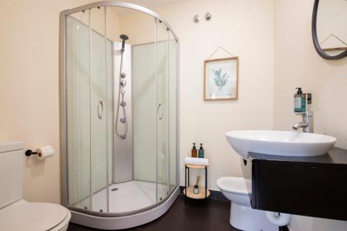 Bilik mandi di Hotel Donosti