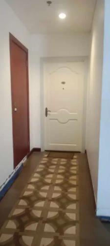 a hallway with a white door in a room at Apple One Banawa Heights Cebu City Cheap & High Quality in Cebu City