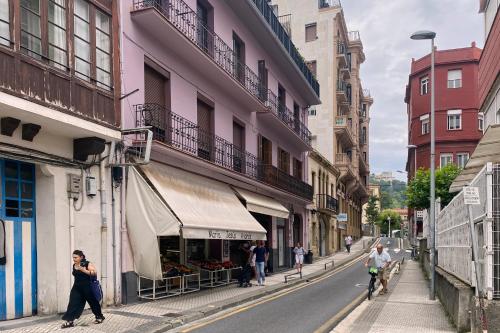 Always Easy I Escolta Real