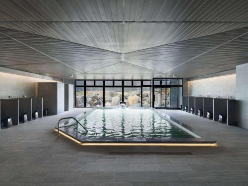 Bazén v ubytování Grand Mercure Yatsugatake Resort & Spa nebo v jeho okolí