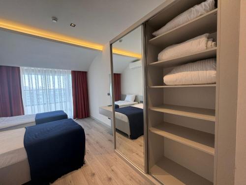 a room with a bedroom with a bed and a mirror at Ulu Panorama Residence in Alanya