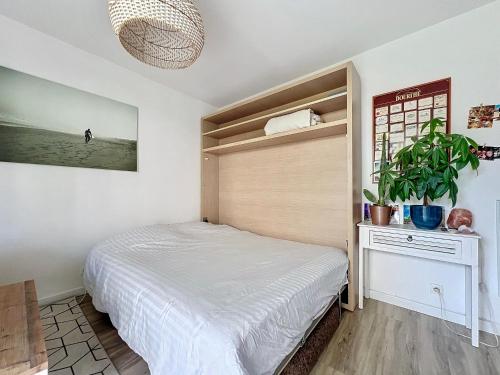 Ένα ή περισσότερα κρεβάτια σε δωμάτιο στο Studio tout confort avec piscine